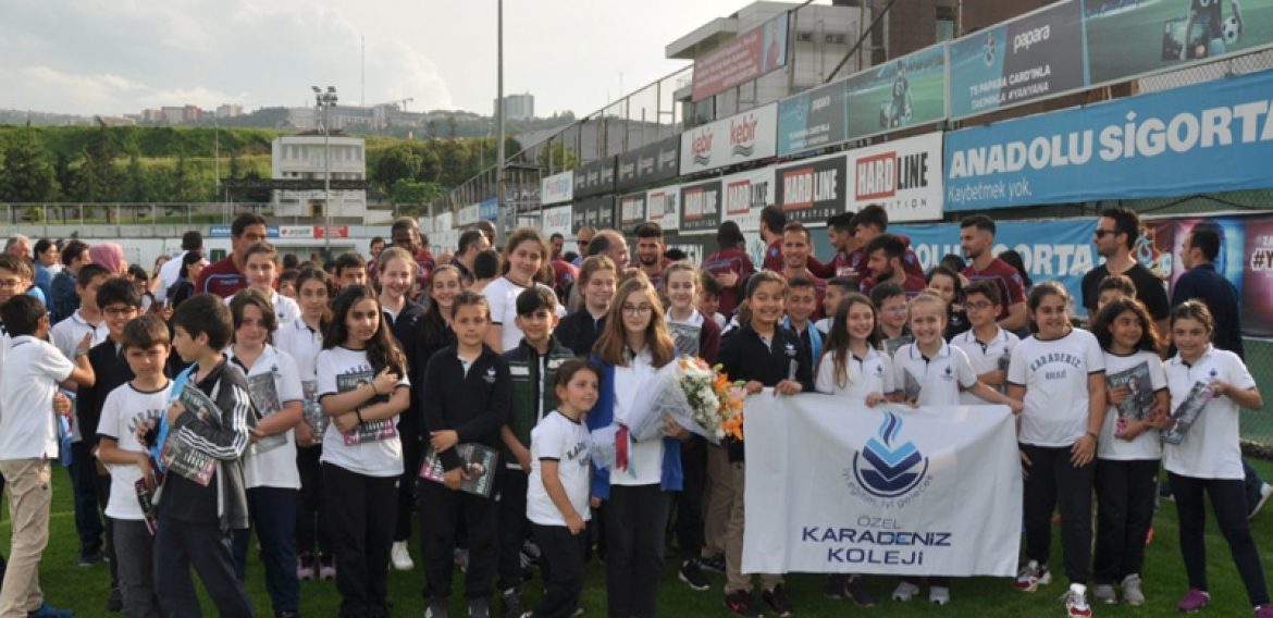 Trabzonspor futbol takımımızı antrenman öncesi ziyaret ettik